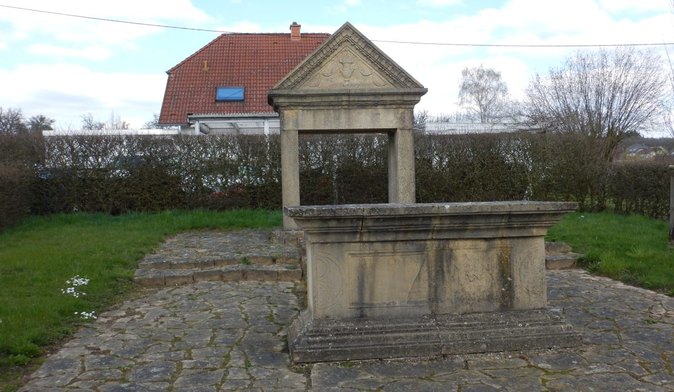 Das wiederaufgestellte römische Weihedenkmal in Ernzen