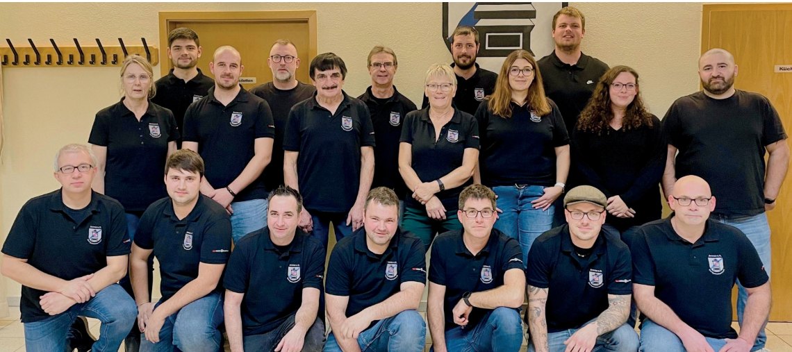 Gruppenfoto der Dorfgemeinschaft Arenza e.V. im Dorfgemeinschaftshaus